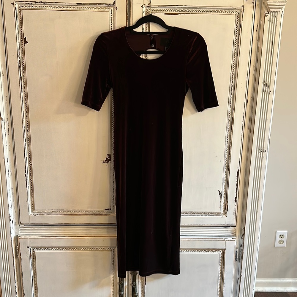026: H&M, size 4, maroon, velvet, open back, cocktail dress.